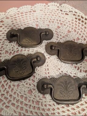 Antique-Style Brass Colored Drawer Pulls - Brown Decorative Wall Hardware ( 4)